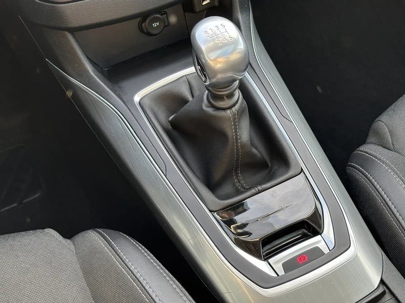 Photo de la voiture PEUGEOT 308 PureTech 130ch S&S BVM6 Allure