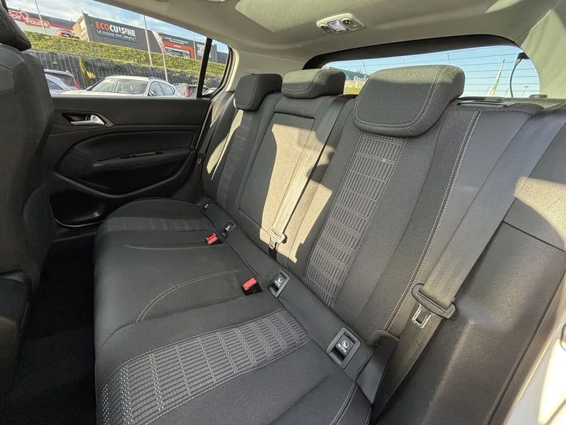 Photo de la voiture PEUGEOT 308 PureTech 130ch S&S BVM6 Allure