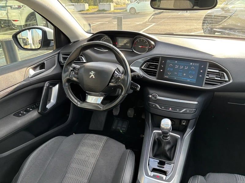 Photo de la voiture PEUGEOT 308 PureTech 130ch S&S BVM6 Allure