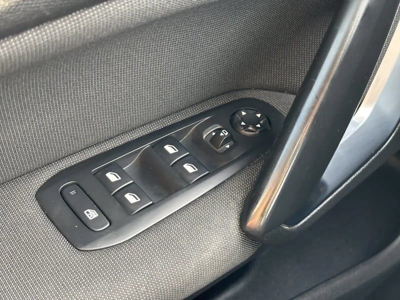 Photo de la voiture PEUGEOT 308 PureTech 130ch S&S BVM6 Allure