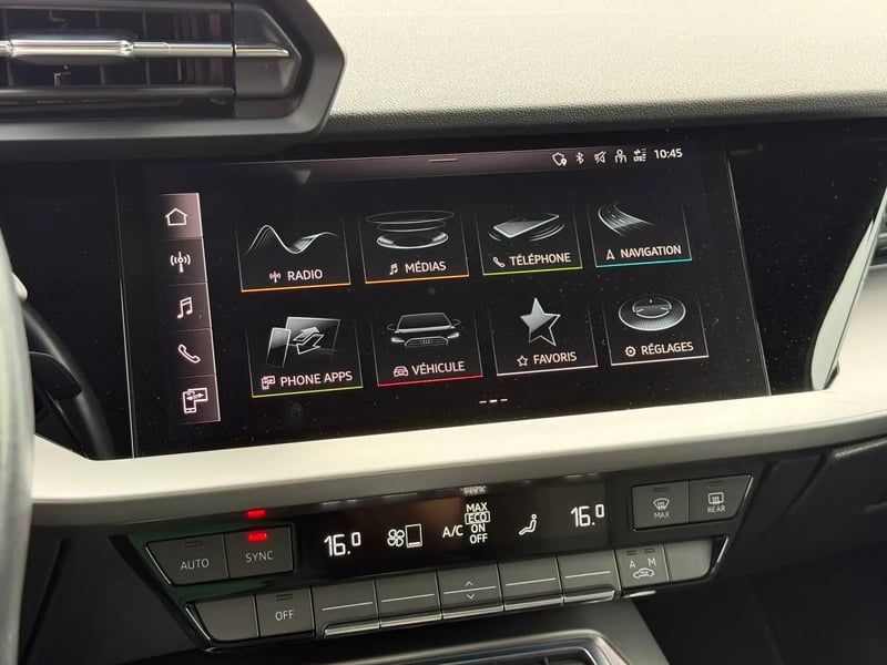 Photo de la voiture AUDI A3 SPORTBACK 40 TFSIe 204 S tronic 6 Design
