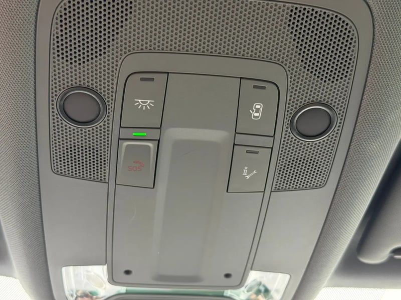 Photo de la voiture AUDI A3 SPORTBACK 40 TFSIe 204 S tronic 6 Design