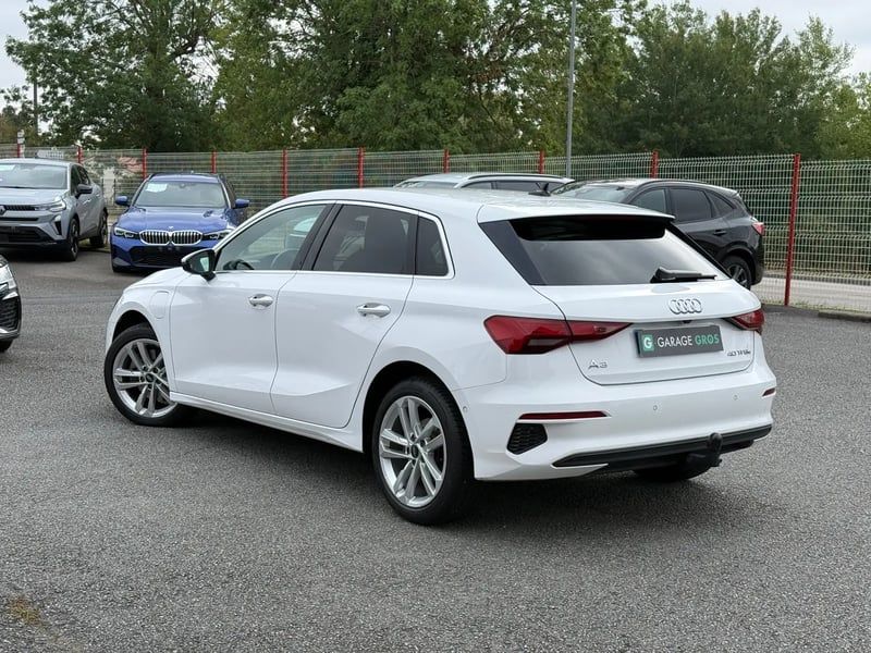 Photo de la voiture AUDI A3 SPORTBACK 40 TFSIe 204 S tronic 6 Design