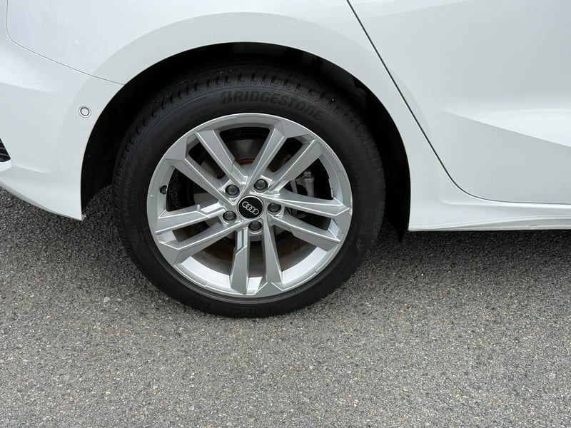 Photo de la voiture AUDI A3 SPORTBACK 40 TFSIe 204 S tronic 6 Design