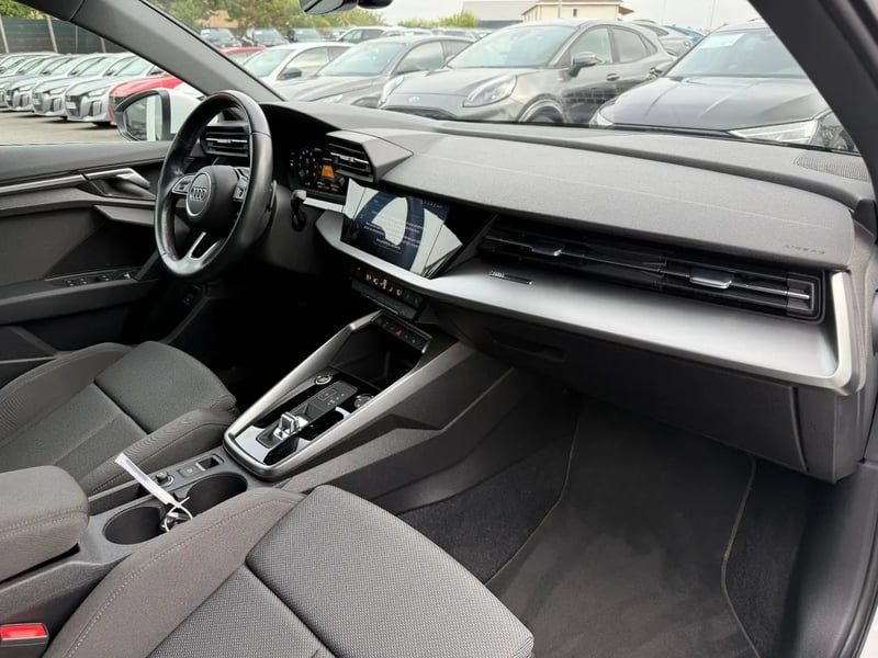 Photo de la voiture AUDI A3 SPORTBACK 40 TFSIe 204 S tronic 6 Design
