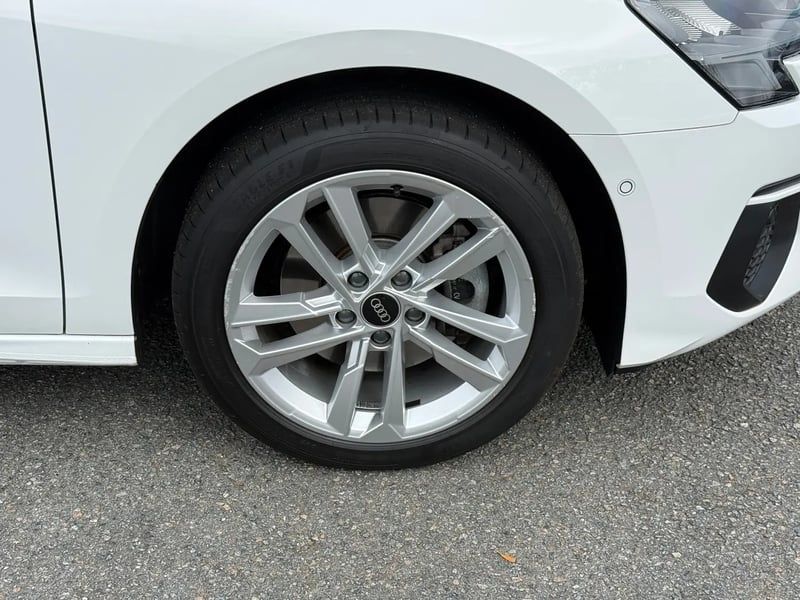 Photo de la voiture AUDI A3 SPORTBACK 40 TFSIe 204 S tronic 6 Design
