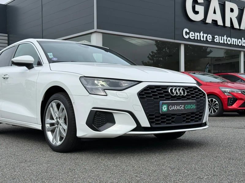 Photo de la voiture AUDI A3 SPORTBACK 40 TFSIe 204 S tronic 6 Design