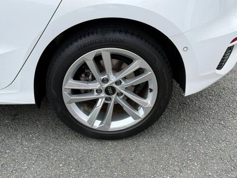 Photo de la voiture AUDI A3 SPORTBACK 40 TFSIe 204 S tronic 6 Design