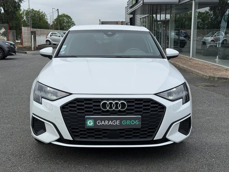 Photo de la voiture AUDI A3 SPORTBACK 40 TFSIe 204 S tronic 6 Design