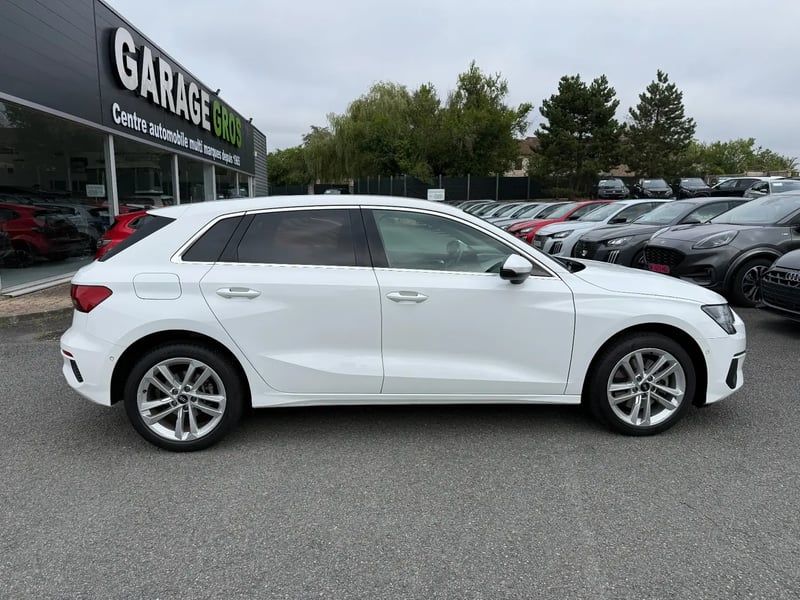 Photo de la voiture AUDI A3 SPORTBACK 40 TFSIe 204 S tronic 6 Design