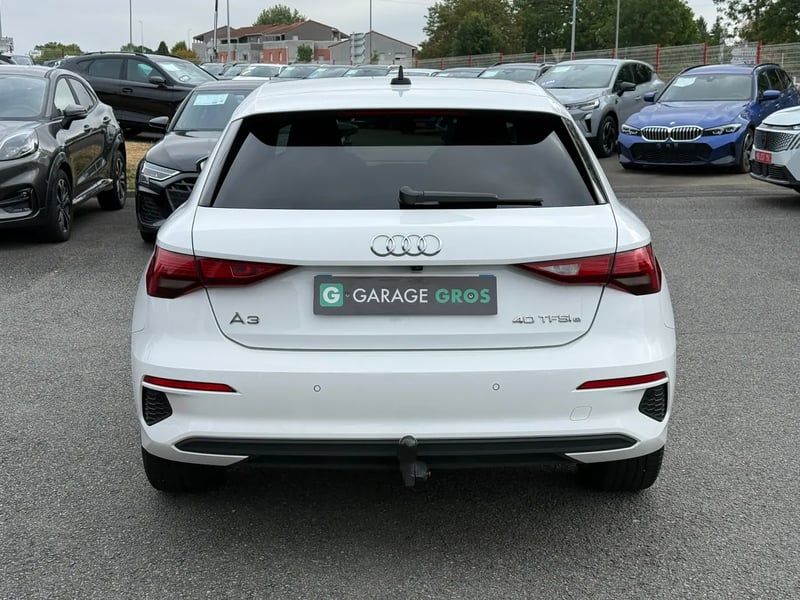 Photo de la voiture AUDI A3 SPORTBACK 40 TFSIe 204 S tronic 6 Design