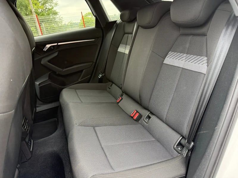 Photo de la voiture AUDI A3 SPORTBACK 40 TFSIe 204 S tronic 6 Design