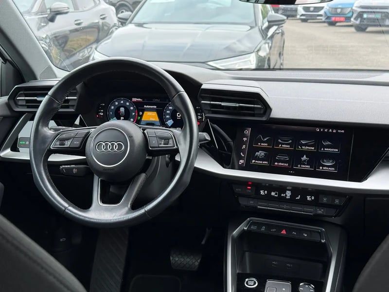 Photo de la voiture AUDI A3 SPORTBACK 40 TFSIe 204 S tronic 6 Design