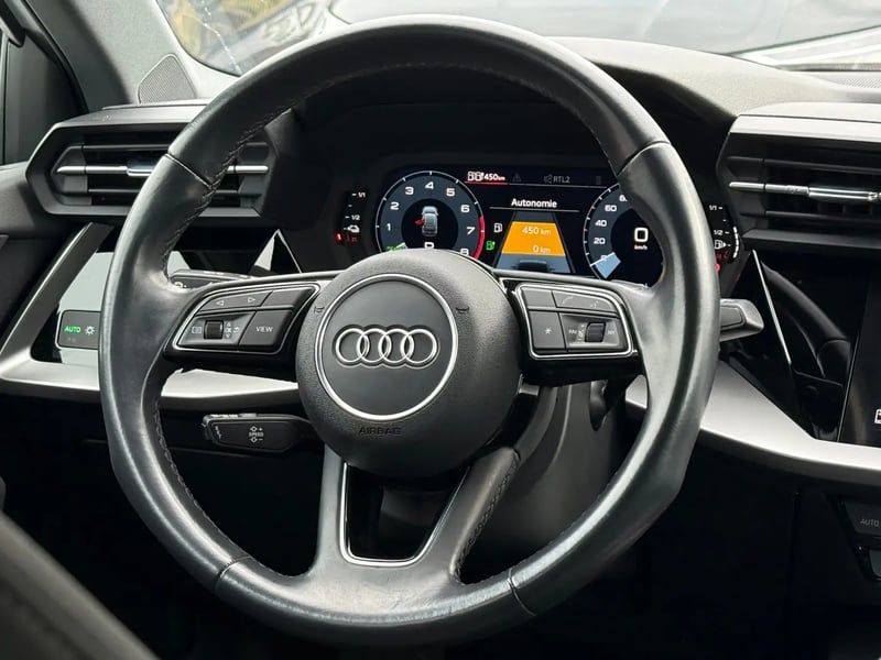 Photo de la voiture AUDI A3 SPORTBACK 40 TFSIe 204 S tronic 6 Design