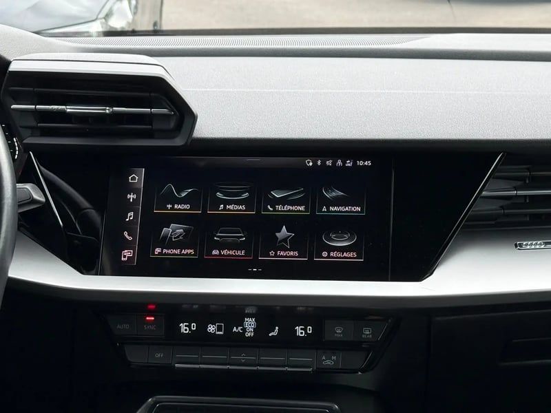 Photo de la voiture AUDI A3 SPORTBACK 40 TFSIe 204 S tronic 6 Design