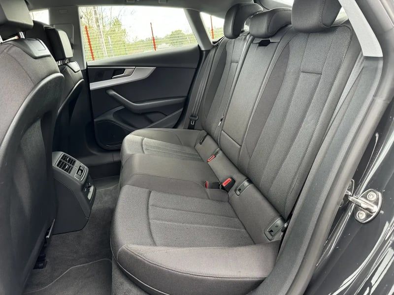 Photo de la voiture AUDI A5 SPORTBACK 35 TFSI 150 S tronic 7