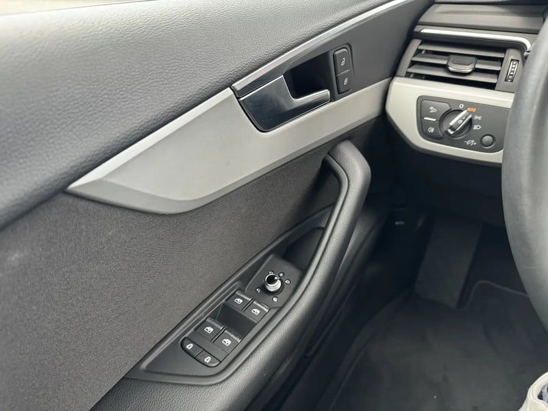 Photo de la voiture AUDI A5 SPORTBACK 35 TFSI 150 S tronic 7