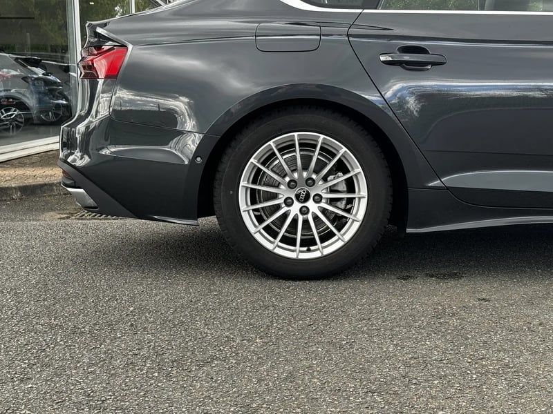 Photo de la voiture AUDI A5 SPORTBACK 35 TFSI 150 S tronic 7