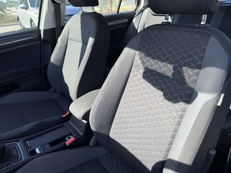 Photo de la voiture VOLKSWAGEN GOLF 1.6 TDI 115 BlueMotion Technology FAP Sound