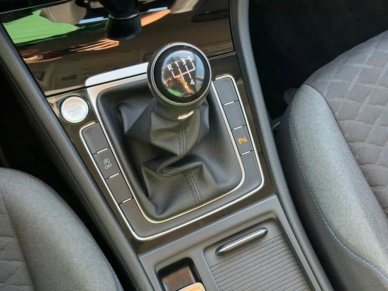 Photo de la voiture VOLKSWAGEN GOLF 1.6 TDI 115 BlueMotion Technology FAP Sound