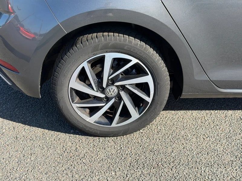 Photo de la voiture VOLKSWAGEN GOLF 1.6 TDI 115 BlueMotion Technology FAP Sound