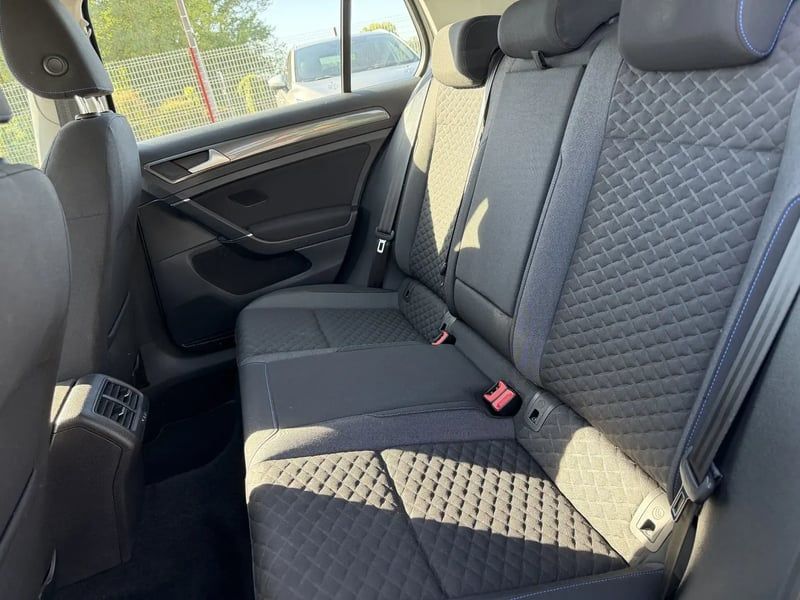 Photo de la voiture VOLKSWAGEN GOLF 1.6 TDI 115 BlueMotion Technology FAP Sound