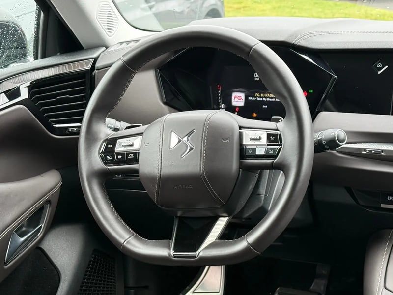 Photo de la voiture DS DS 4 PureTech 130 EAT8 Opera