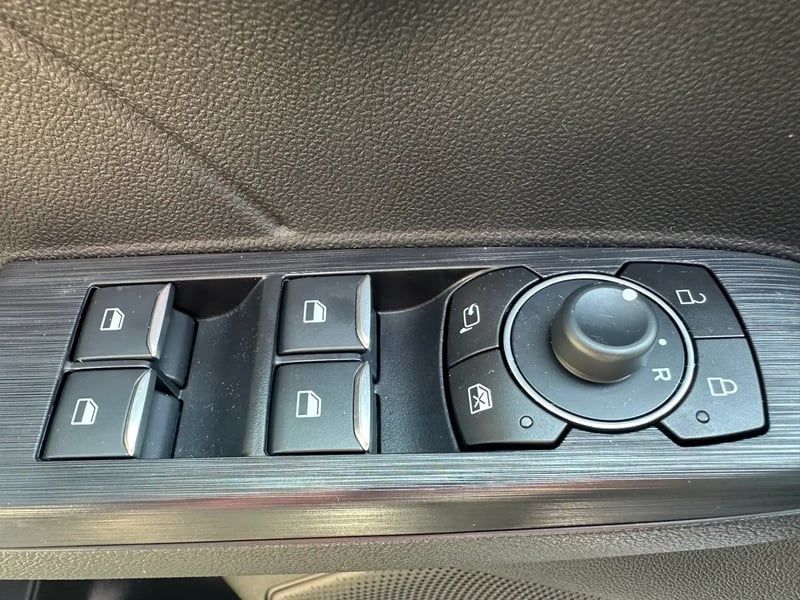 Photo de la voiture FORD KUGA 1.5 TDCi 120 S&S 4x2 Powershift ST-Line