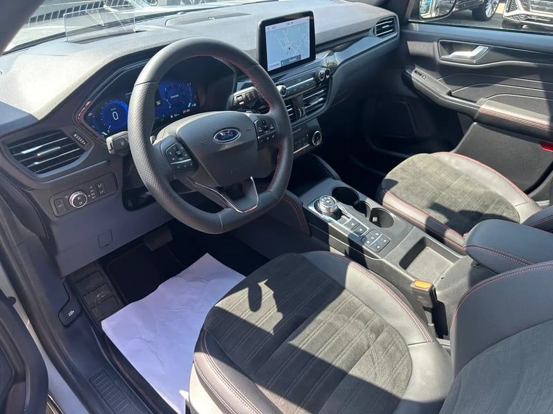 Photo de la voiture FORD KUGA 1.5 TDCi 120 S&S 4x2 Powershift ST-Line