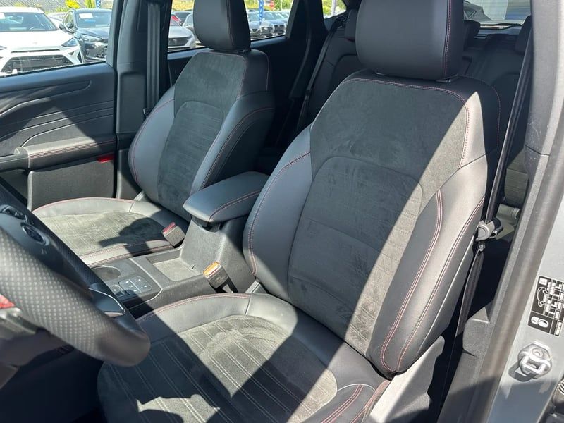 Photo de la voiture FORD KUGA 1.5 TDCi 120 S&S 4x2 Powershift ST-Line