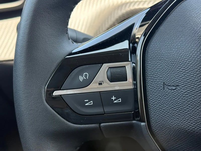 Photo de la voiture PEUGEOT 208 100 S&S BVM6 Allure