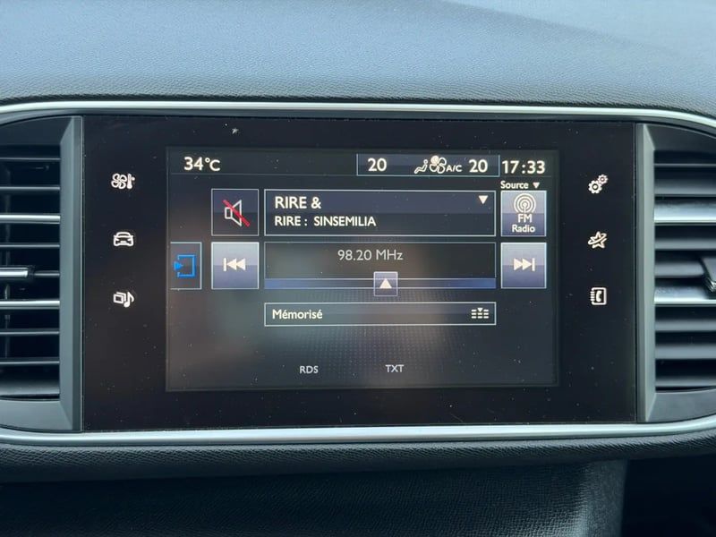 Photo de la voiture PEUGEOT 308 1.6 BlueHDi 120ch S&S BVM6 Serie Speciale Style