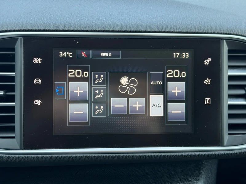 Photo de la voiture PEUGEOT 308 1.6 BlueHDi 120ch S&S BVM6 Serie Speciale Style