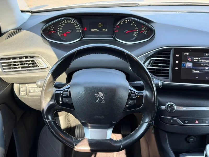 Photo de la voiture PEUGEOT 308 1.6 BlueHDi 120ch S&S BVM6 Serie Speciale Style