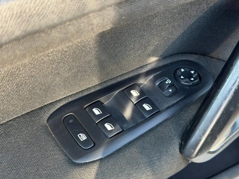 Photo de la voiture PEUGEOT 308 1.6 BlueHDi 120ch S&S BVM6 Serie Speciale Style