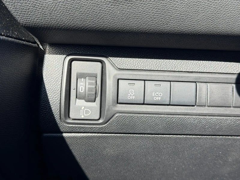 Photo de la voiture PEUGEOT 308 1.6 BlueHDi 120ch S&S BVM6 Serie Speciale Style