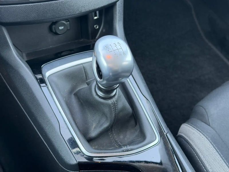 Photo de la voiture PEUGEOT 308 1.6 BlueHDi 120ch S&S BVM6 Serie Speciale Style