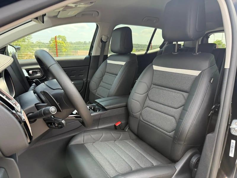 Photo de la voiture CITROEN C5 AIRCROSS Hybride 145 e-DCS6 Max