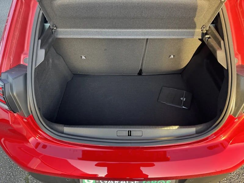 Photo de la voiture PEUGEOT 208 PureTech 75 S&S BVM5 Active