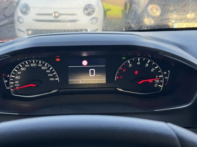 Photo de la voiture PEUGEOT 208 PureTech 75 S&S BVM5 Active