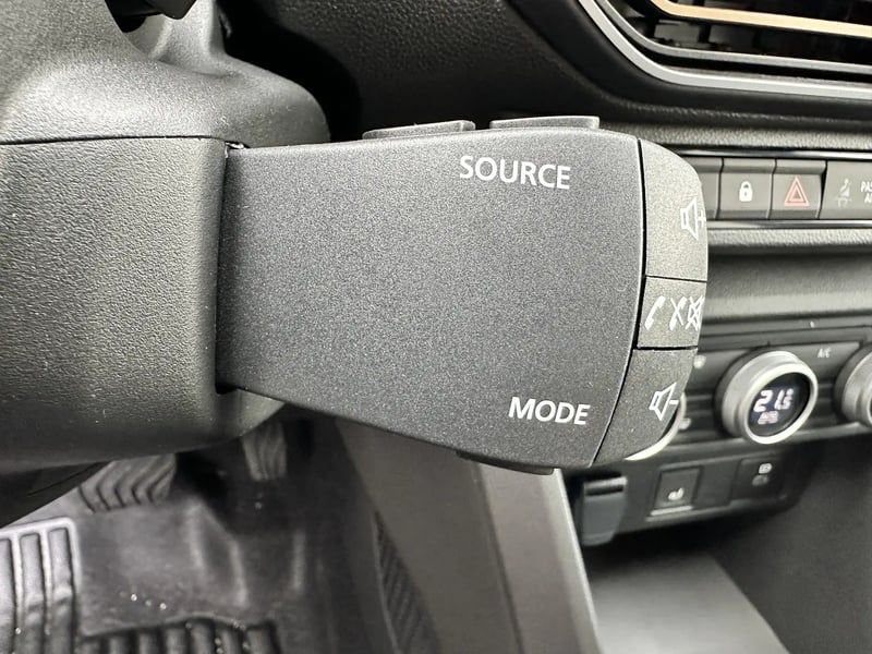 Photo de la voiture DACIA JOGGER Jogger1.6 hybrid 140ch Extreme 5 places NOIR