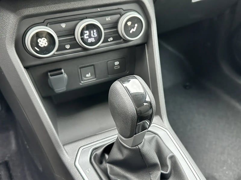 Photo de la voiture DACIA JOGGER Jogger1.6 hybrid 140ch Extreme 5 places NOIR