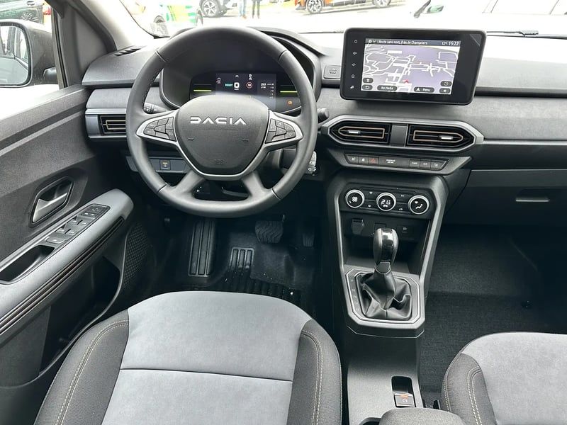 Photo de la voiture DACIA JOGGER Jogger1.6 hybrid 140ch Extreme 5 places NOIR