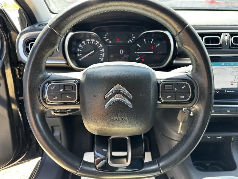 Photo de la voiture CITROEN C3 PureTech 110 S&S Shine