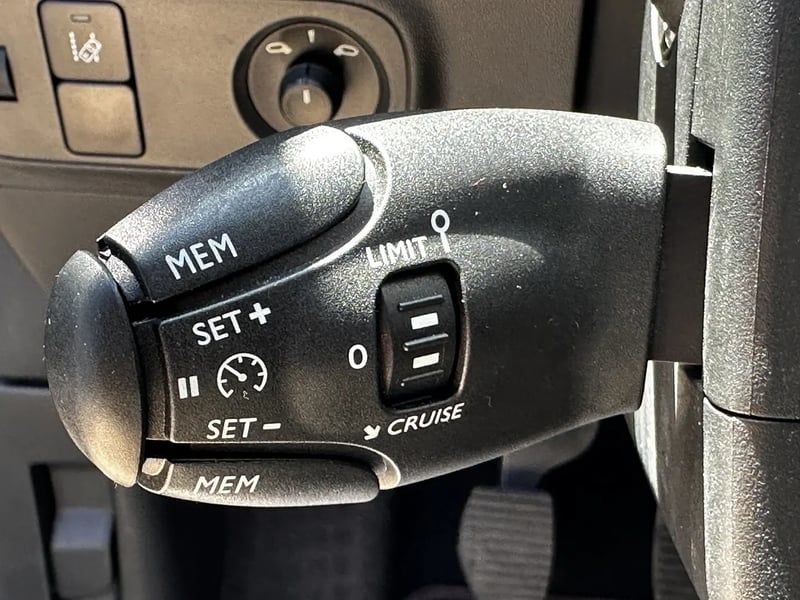 Photo de la voiture CITROEN C3 PureTech 110 S&S Shine