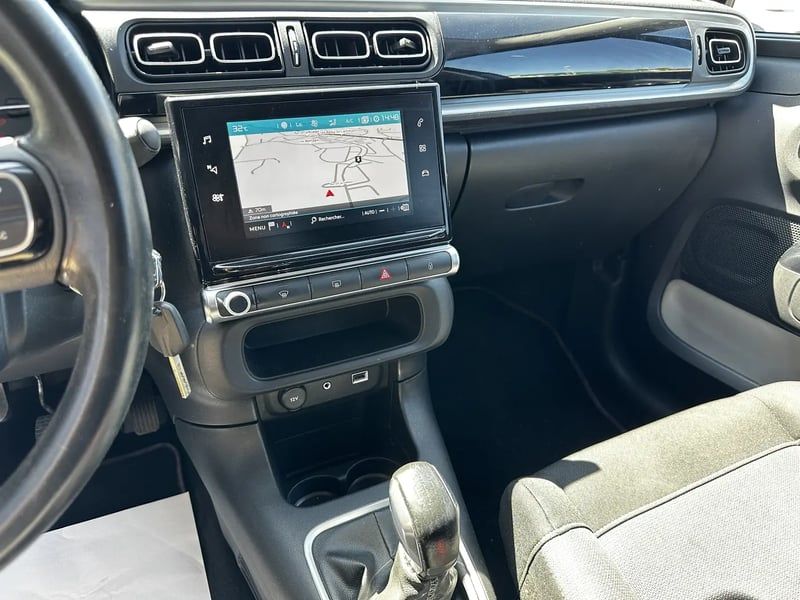 Photo de la voiture CITROEN C3 PureTech 110 S&S Shine