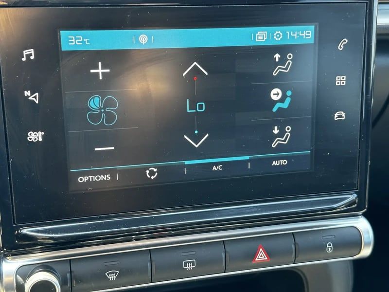 Photo de la voiture CITROEN C3 PureTech 110 S&S Shine