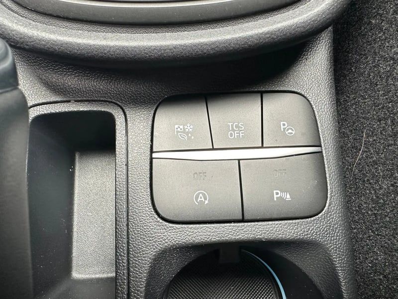 Photo de la voiture FORD PUMA 1.0 EcoBoost 155 ch mHEV S&S Powershift ST-Line