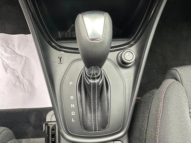 Photo de la voiture FORD PUMA 1.0 EcoBoost 155 ch mHEV S&S Powershift ST-Line