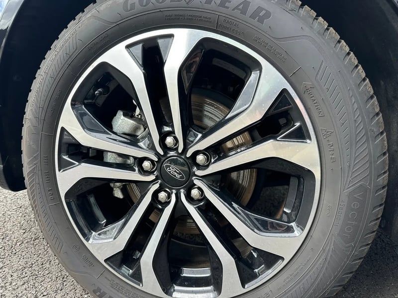 Photo de la voiture FORD PUMA 1.0 EcoBoost 155 ch mHEV S&S Powershift ST-Line